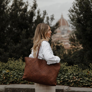 The Travel Elena Woven Handbag - Premium-Leder